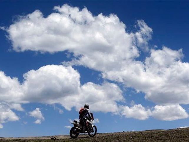 Dakar: un piloto fue asaltado en Salta