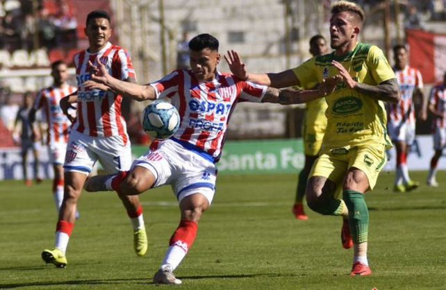 Unión debutó como local con un gran triunfo ante el subcampeón Defensa y Justicia
