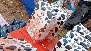 Un total de 14 cajas de un kilo fueron descubiertas en la vía pública.&nbsp;