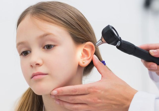 Por la exposición al agua, aumentan los casos de otitis externa en verano
