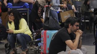 Los trabajadores de Aerolíneas y Austral paralizan el transporte aéreo