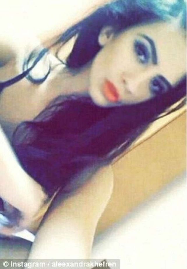 Esta chica vende su virginidad por una necesidad elemental