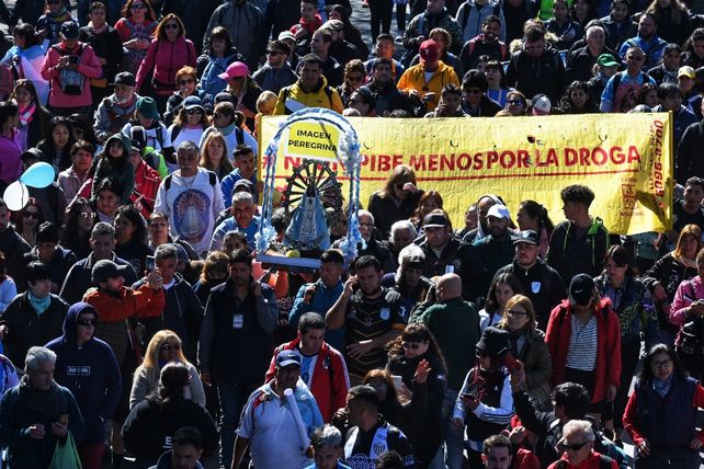 Peregrinación a Luján con pasacalles de tinte político y social de trasfondo