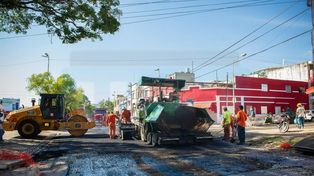 Paraná. Se realizan obras en distintos puntos de la ciudadPor fin llegaron las obras a mi bendita ciudad de Paraná. Es para destacar la cantidad de calles que se están asfaltando en todos lados. Bien por la municipalidad y felices los ciudadanos. Andrea.