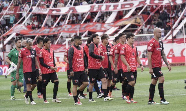 Los jugadores de Newells en el Tomás Ducó en el último partido. Este martes no entrenaron.