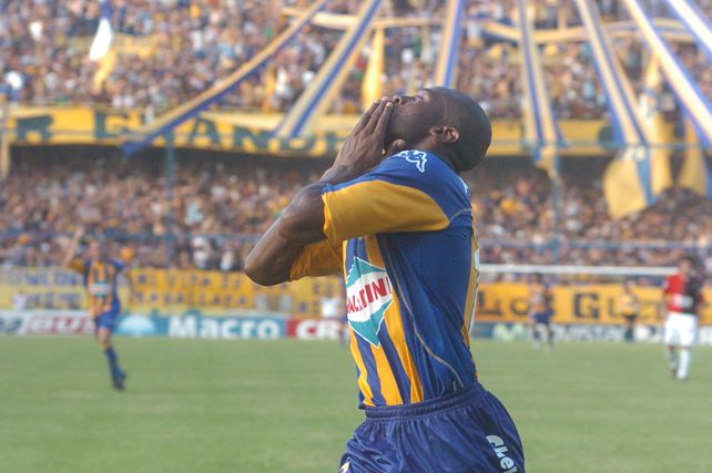 La Cobra. Paulo Wanchope marcó el 2 a 0 aquel 10 de diciembre de 2006 en Arroyito.