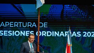 El intendente de Paraná, Adán Bahl inauguró este lunes, en el Teatro 3 de Febrero, el período de sesiones ordinarias del Honorable Concejo Deliberante.