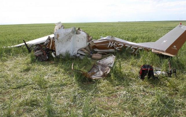 El piloto perdió el control del avión Cessna y se estrelló.