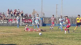 Atlético Paraná derrotó a Belgrano y está en carrera.