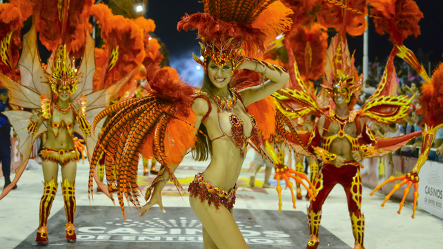 La alegría del carnaval y de las fiestas llega a las aulas