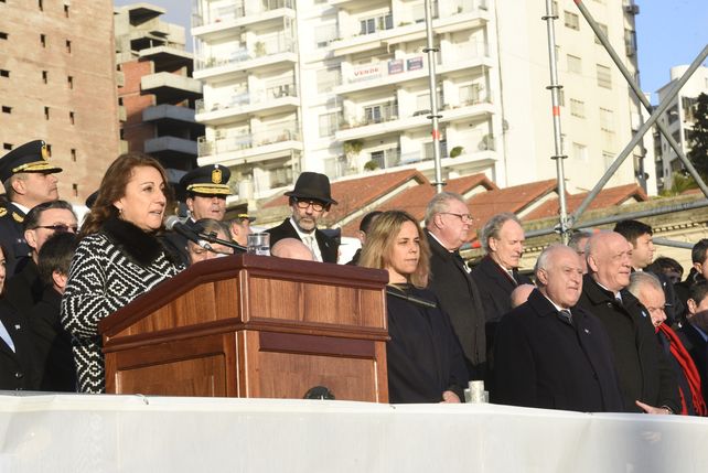 El mejor tributo a la bandera es con políticas que piensen en la igualdad y la equidad