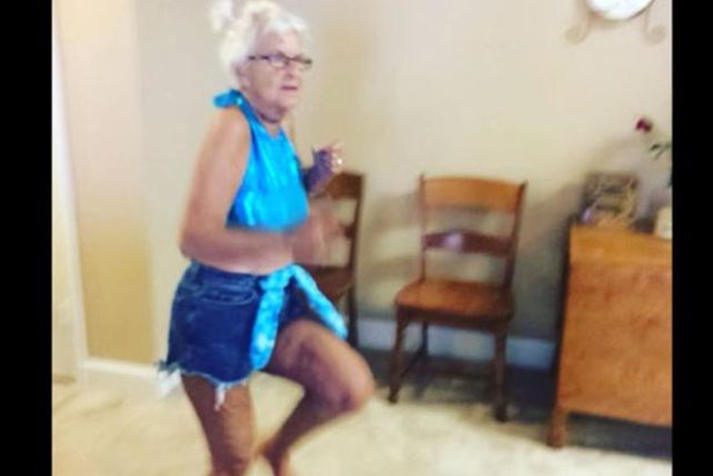 Una abuela a lo Miley Cyrus
