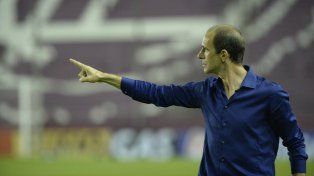 Leandro Somoza se aferró a un esquema, que casi siempre mantuvo.