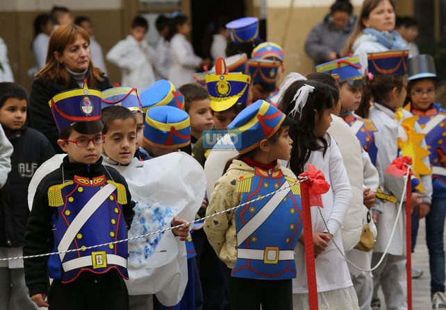 Actores. Los chicos de 2º grado representaron la jura. (Foto UNO/Diego Arias)