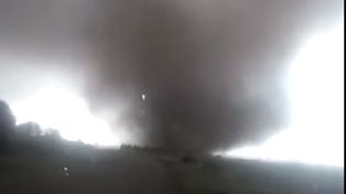 El paso de un tornado en una localidad de Córdoba se viraliza en las redes sociales