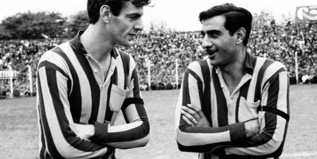  Menotti, junto al Gitano Juárez, en el primer equipo de Rosario Central.
