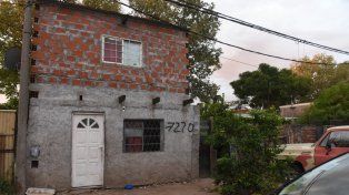 Micaela tomaba mates con su amiga cuando dispararon contra su casa de Einstein al 7200.