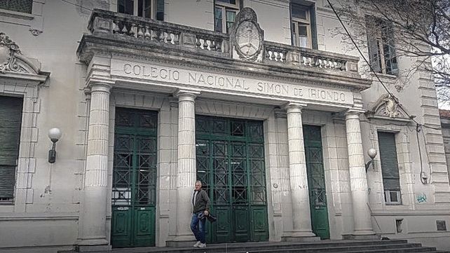 Detienen a un alumno del Colegio Nacional acusado de abuso sexual contra una compañera