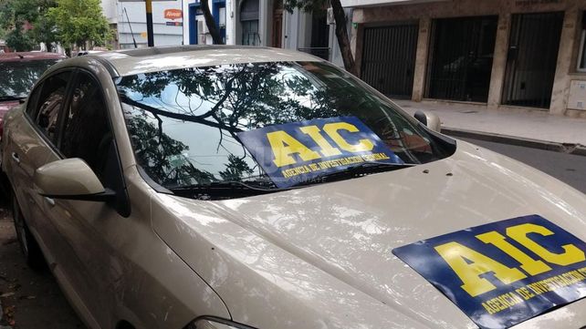 La AIC realizó los allanamientos tras la investigación del robo en la casa de Batata Merlo y halló el auto en el que se movilizaban los asaltantes