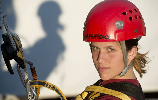 Camila Speziale participó de las protestas contra la  extracción de petróleo en el Artico.