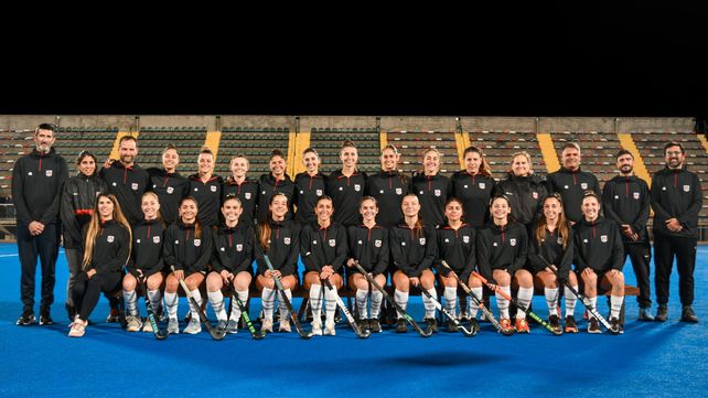 El plantel del seleccionado femenino de la Asociación de Hockey sobre Césped del Litoral (AHL).