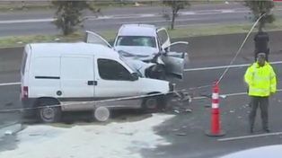 Entró de contramano en una autopista y chocó contra una camioneta: dos muertos