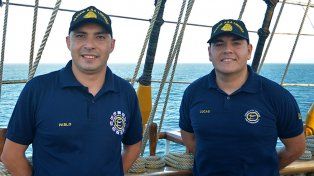 Pablo y Lucas, son de La Paz (Entre Ríos) y viajan en la Fragata Libertad.