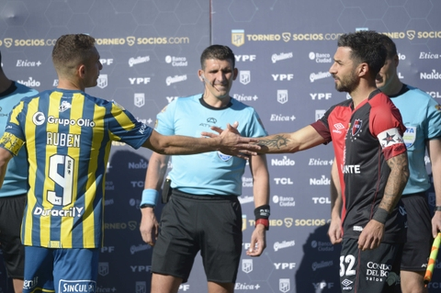El último en el parque. Fue el 22 de agosto de 2021 y empataron 1 a 1. Los capitanes de los equipos fueron Ignacio Scocco en Newells y Marco Ruben en Central