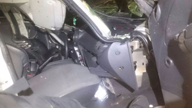 Cayó 180 metros con su auto por un barranco y sobrevivió