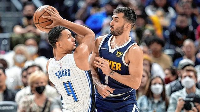 Facundo Campazzo cumplió una correcta tarea en el triunfo de Denver contra Orlando Magic.&nbsp;