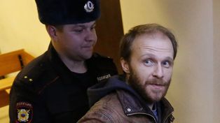 Liberan al fotógrafo y a la médica rusos del barco de Greenpeace