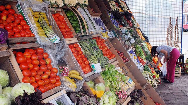 Bajaron precios de frutas y verduras por caída de la demanda