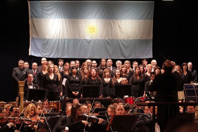 Con una velada de gala, comenzaron los actos por el 25 de Mayo