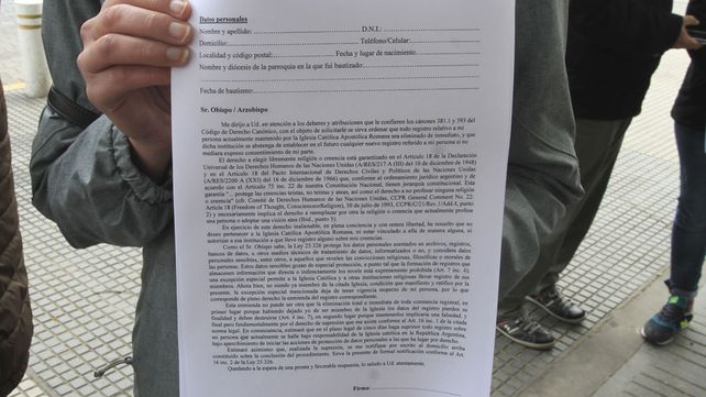 Más de 100 personas apostataron este viernes en Paraná