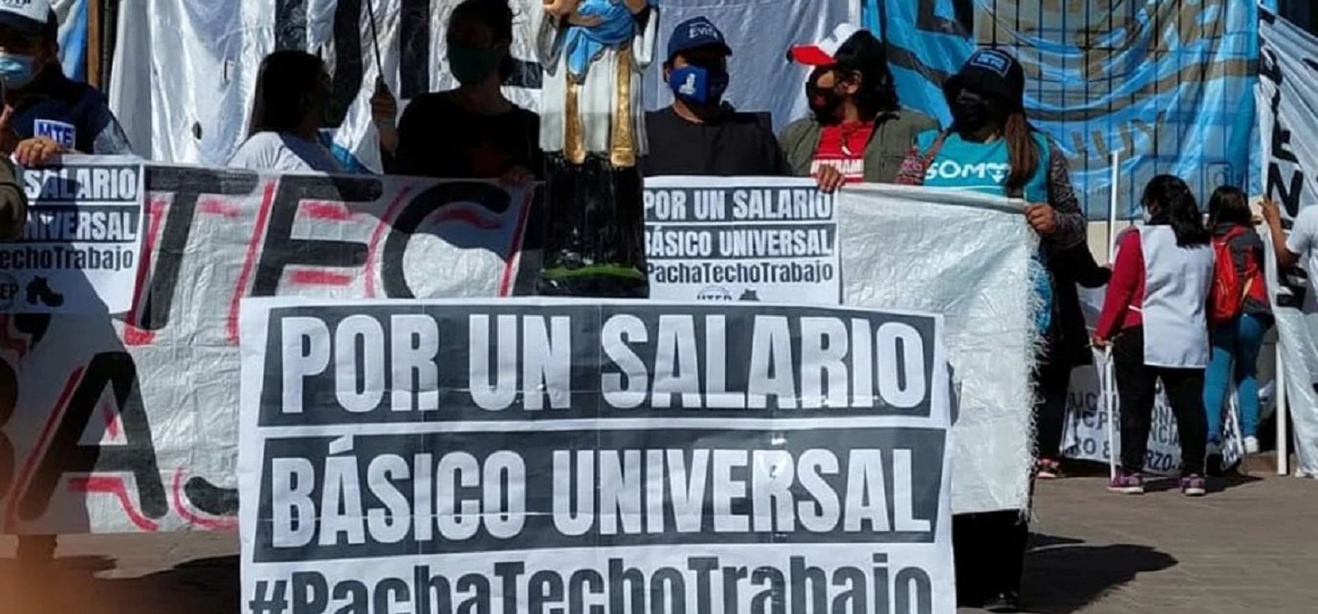Movimientos sociales salen a la calle separados pero sondean acuerdos