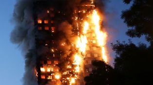 El incendio de una torre en Londres deja al menos 12 muertos y 79 heridos