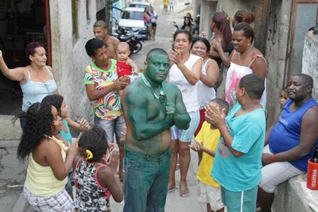 El “Hulk” brasileño por fin se pudo quitar la pintura verde de su cuerpo