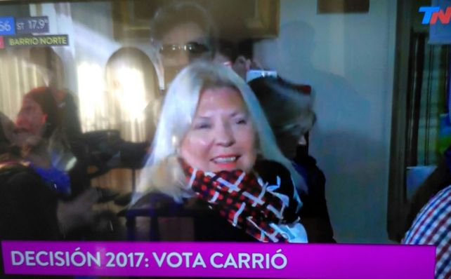 Carrió tomó un café con el presidente, votó y dijo que reza por Santiago Maldonado