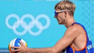 Steven Van de Velde, jugador de beach vóley, condenado por violar a una menor de 12 años, fue reprobado en París.