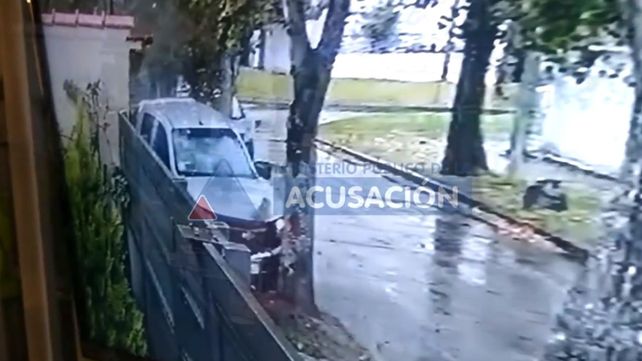 El video que muestra el momento en el que la camioneta atropella a los asaltantes