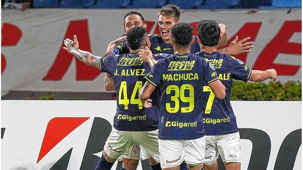 Unión goleó a Junior por 4-0 y se clasificó a los octavos de final de la Copa Sudamericana.