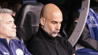 El rostro de Guardiola, sentado atónito en el banco de suplentes tras la derrota, dio la vuelta al mundo.