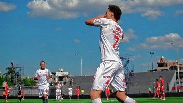 Barracas Central venció a Argentinos Juniors 2-0.