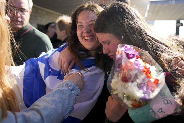 Un emotivo reencuentro para los 22 adolescentes rosarinos que regresaron desde Israel
