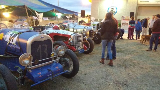 En Esperanza se inauguró el Museo del Automóvil y hoy se corre un rally de autos antiguos