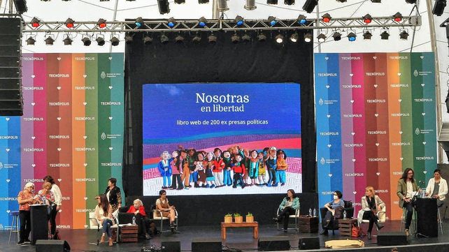 Presentan en Paraná un libro colectivo de expresas políticas