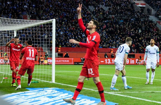 Alario estuvo encendido y Leverkussen volvió a zona de copas