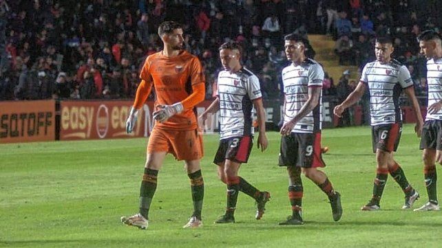 ¡Tremendo! Vicentini terminó el partido en Colón sin tiros al arco de Almagro