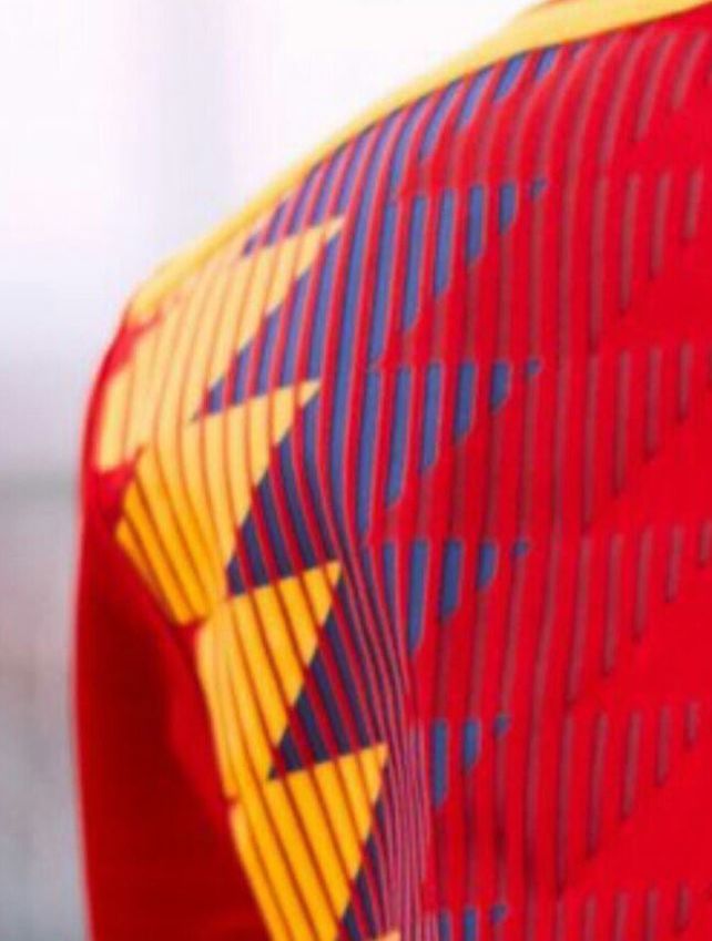 ¿Vos de qué color la ves? El polémico efecto visual de la camiseta de España