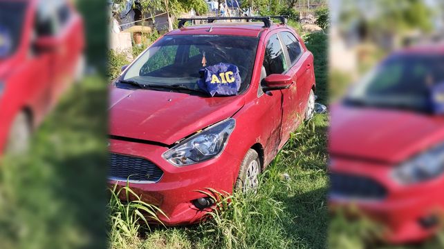 Recuperaron un auto robado en la costanera santotomesina y atrapan a los ladrones que lo sustrajeron